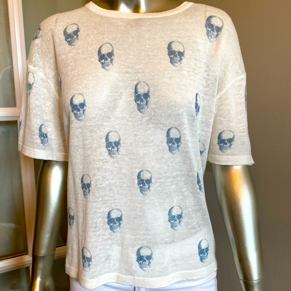Cashmere short sleeve Skull top in size small